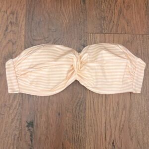 𝅺victoria’s SECRET iconic pink stripped bikini top. Size 34B